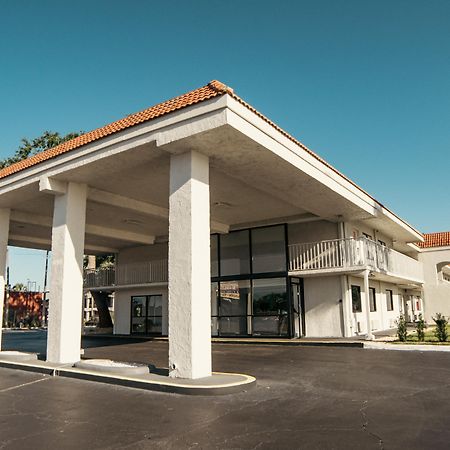 Developer Inn Express Fundamental, A Travelodge By Wyndham Kissimmee Exterior foto