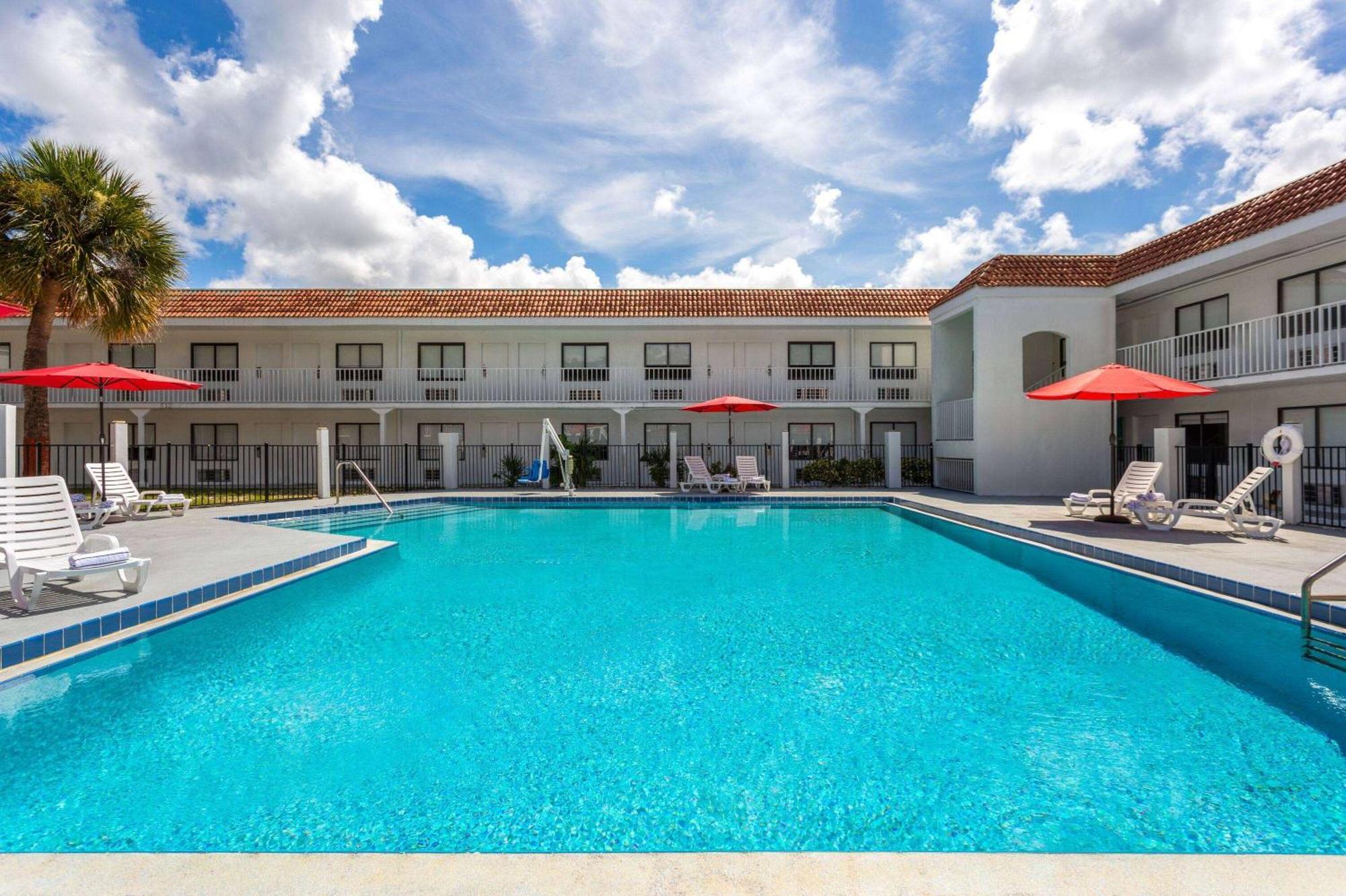 Developer Inn Express Fundamental, A Travelodge By Wyndham Kissimmee Exterior foto