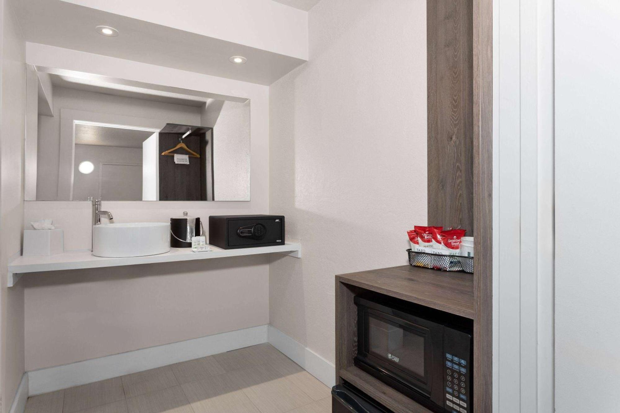 Developer Inn Express Fundamental, A Travelodge By Wyndham Kissimmee Exterior foto