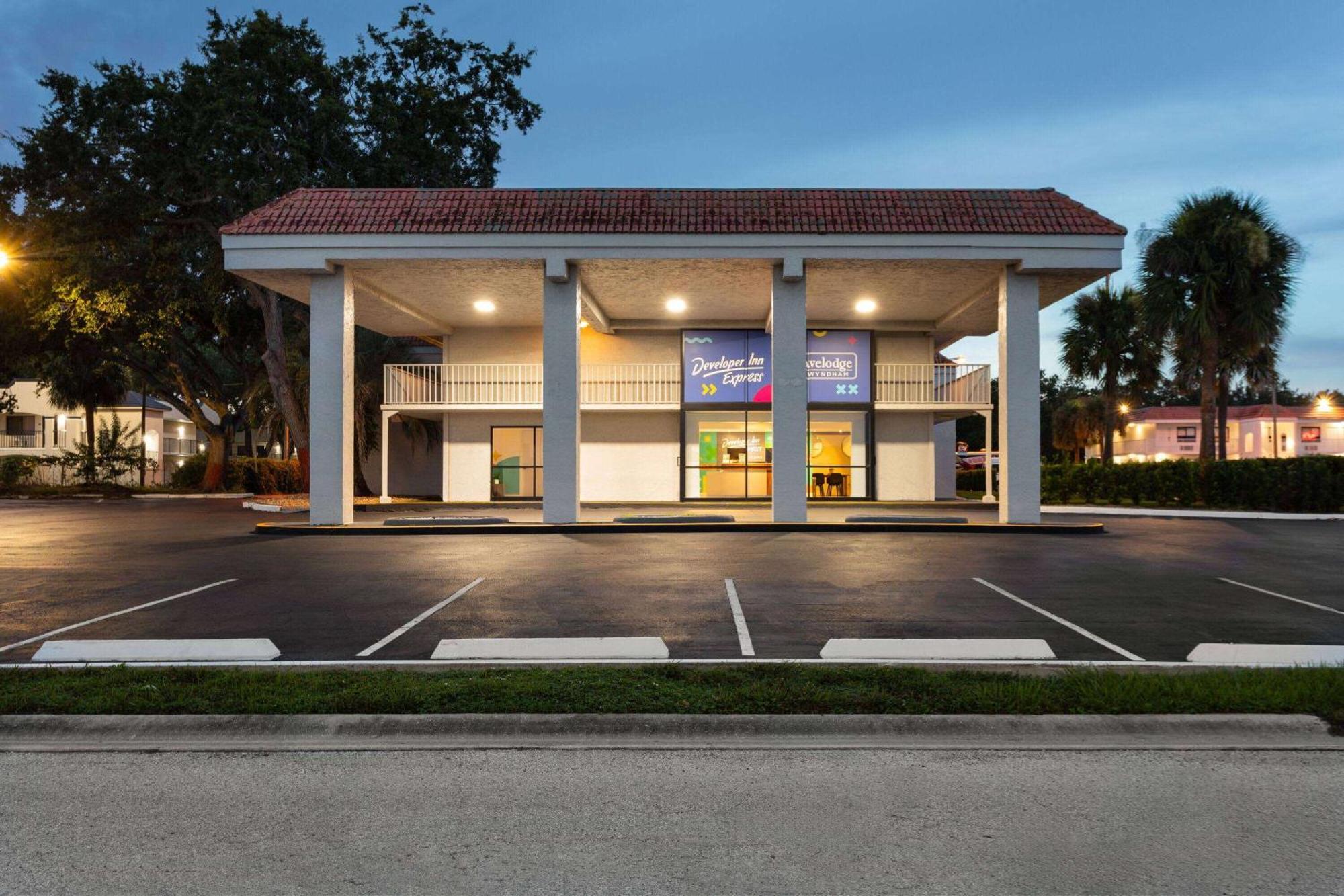Developer Inn Express Fundamental, A Travelodge By Wyndham Kissimmee Exterior foto